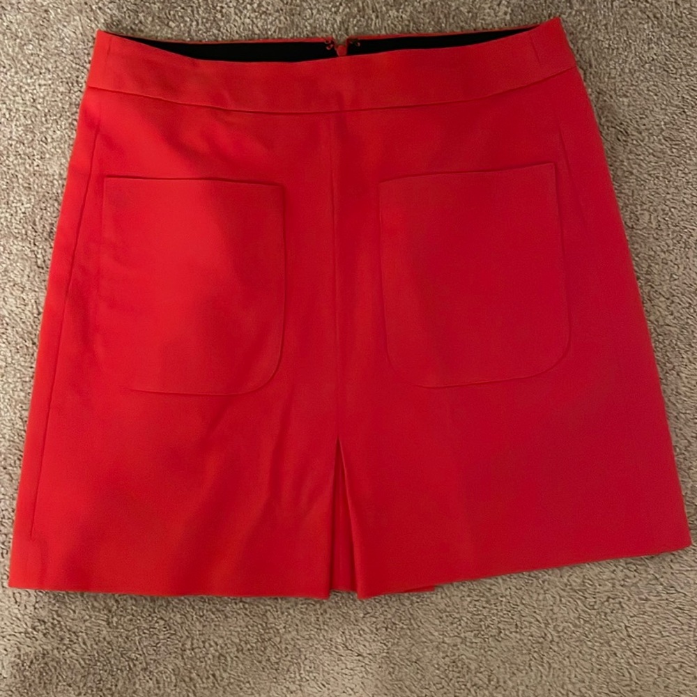 Banana Republic skirt with exposed front pockets
